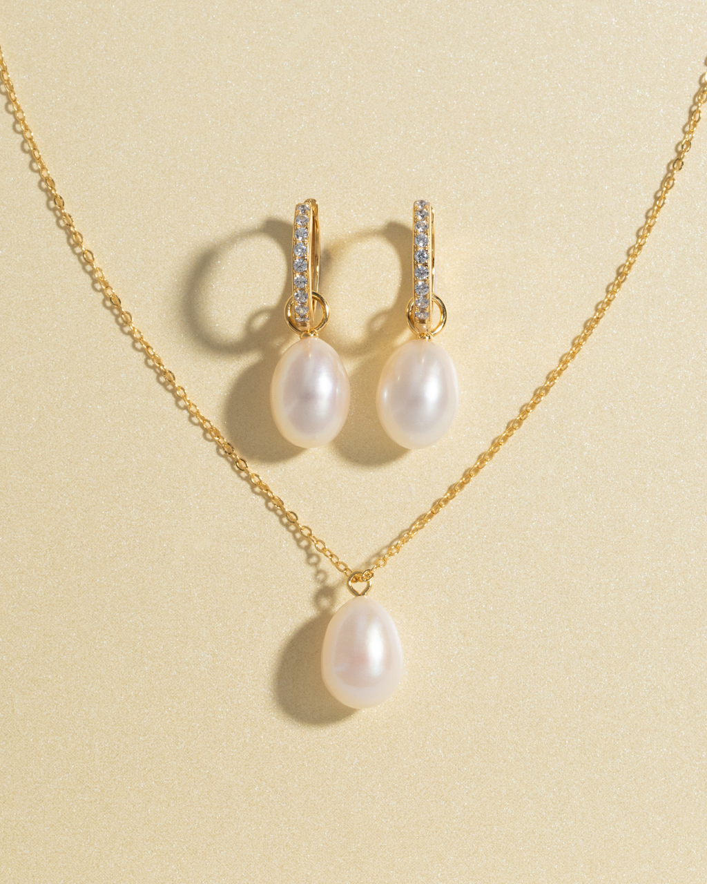 Large Pearl Pendant Necklace in 18k Gold Vermeil